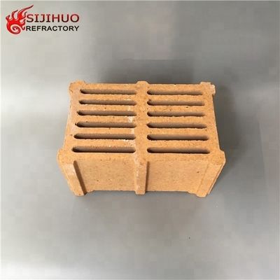 SiC-Gehalt von 1,2-1,4% 230x114x65 mm Gitterrefractaire Ziegel für industrielle Öfen